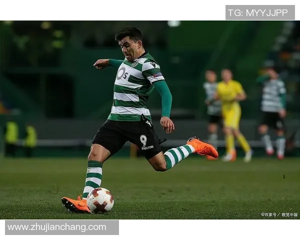 足球明星在草地上的精彩滑行瞬间集锦回顾与分析 足球明星在草地上的精彩滑行瞬间集锦回顾与分析